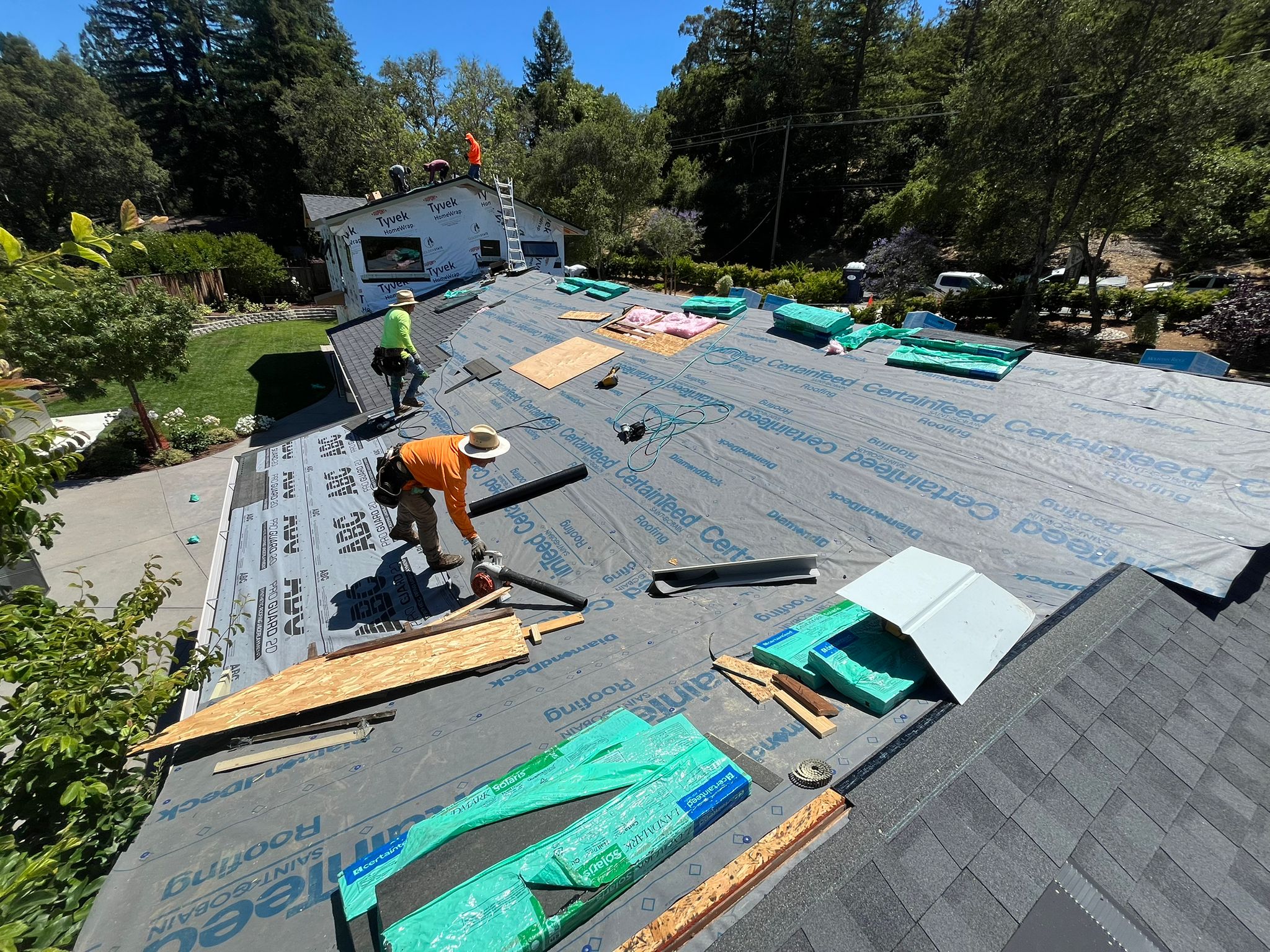 how do roofing companies work with insurance companies
